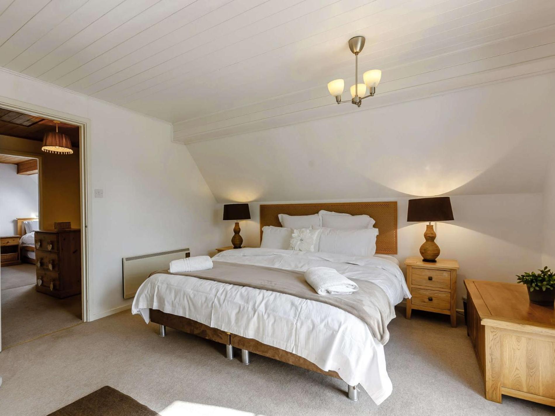 3 Bed in Cirencester oc-hic02