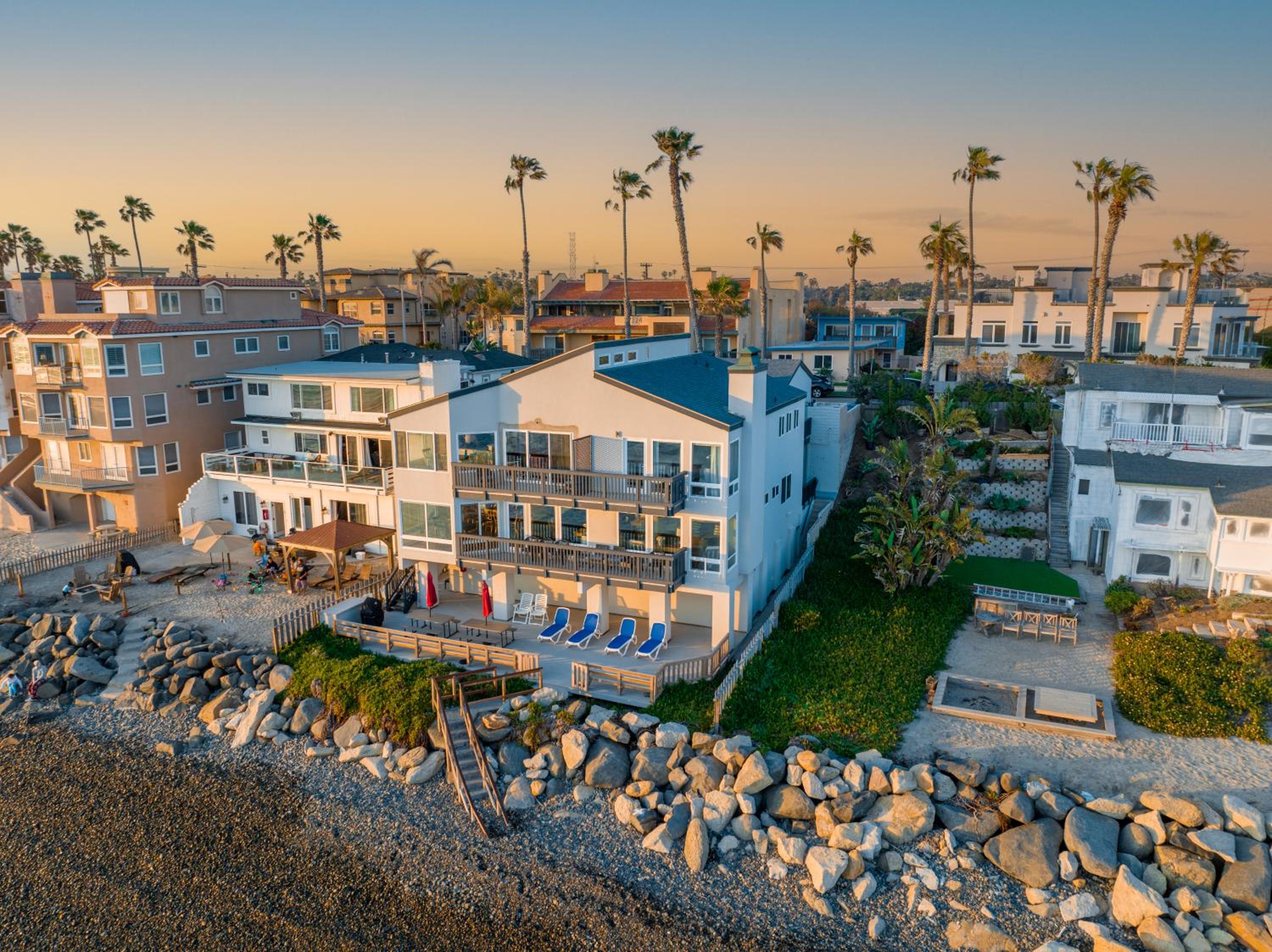 Oceanfront 3-unit complex - Private Deck - BBQ view 2