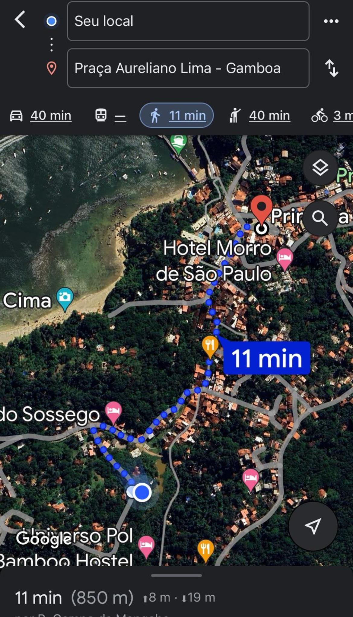 Casa com Piscina, 3 Suites, sala de estar e cozinha completa