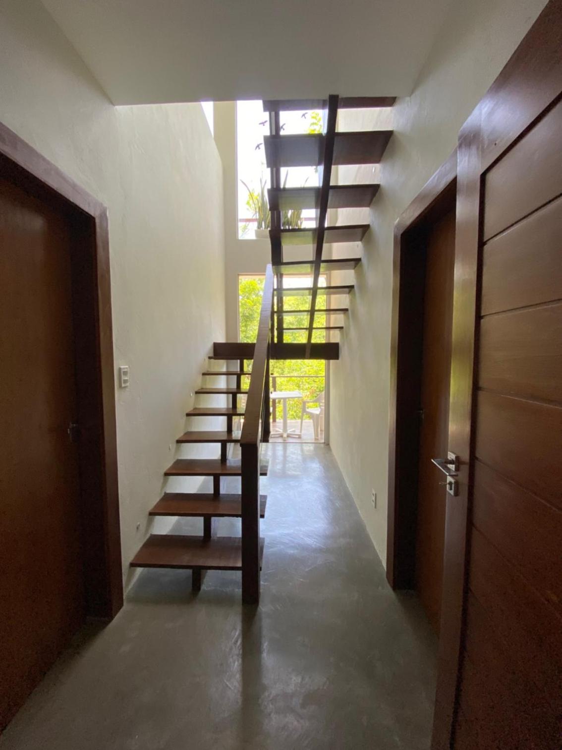 Casa com Piscina, 3 Suites, sala de estar e cozinha completa