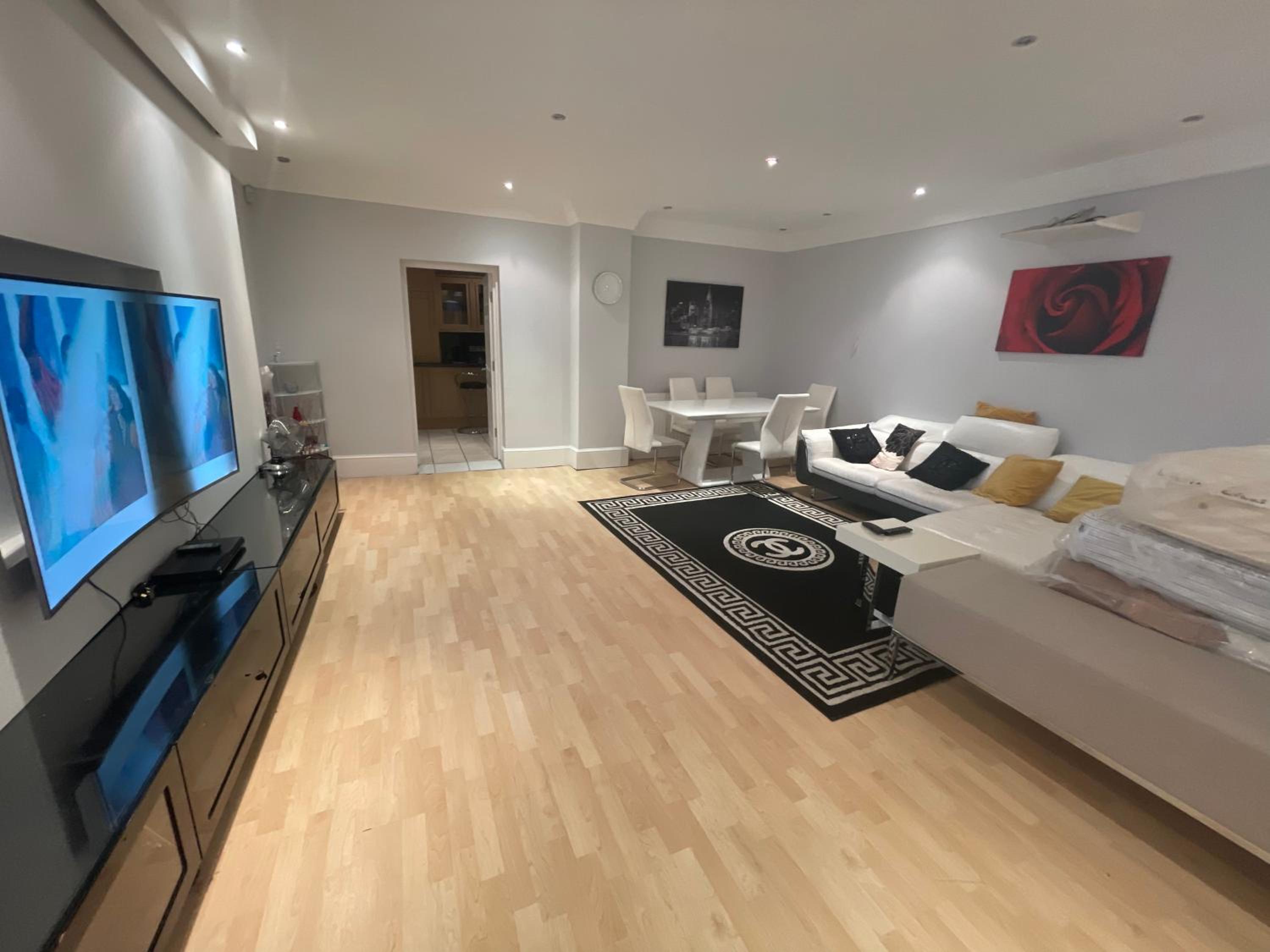 Double Room En-suite Free Parking view 5