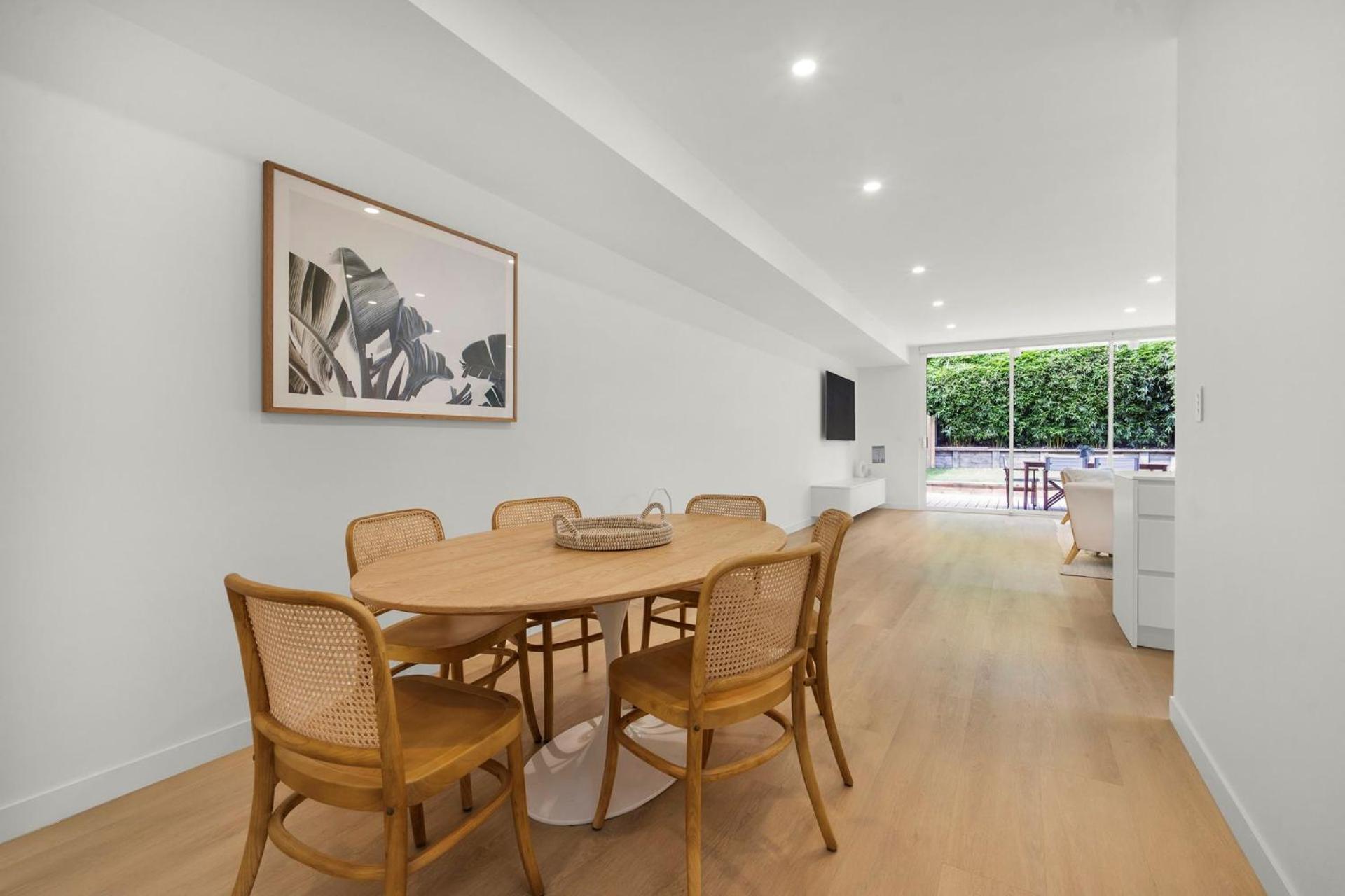 Vinny Beach House for 12 Vincentia