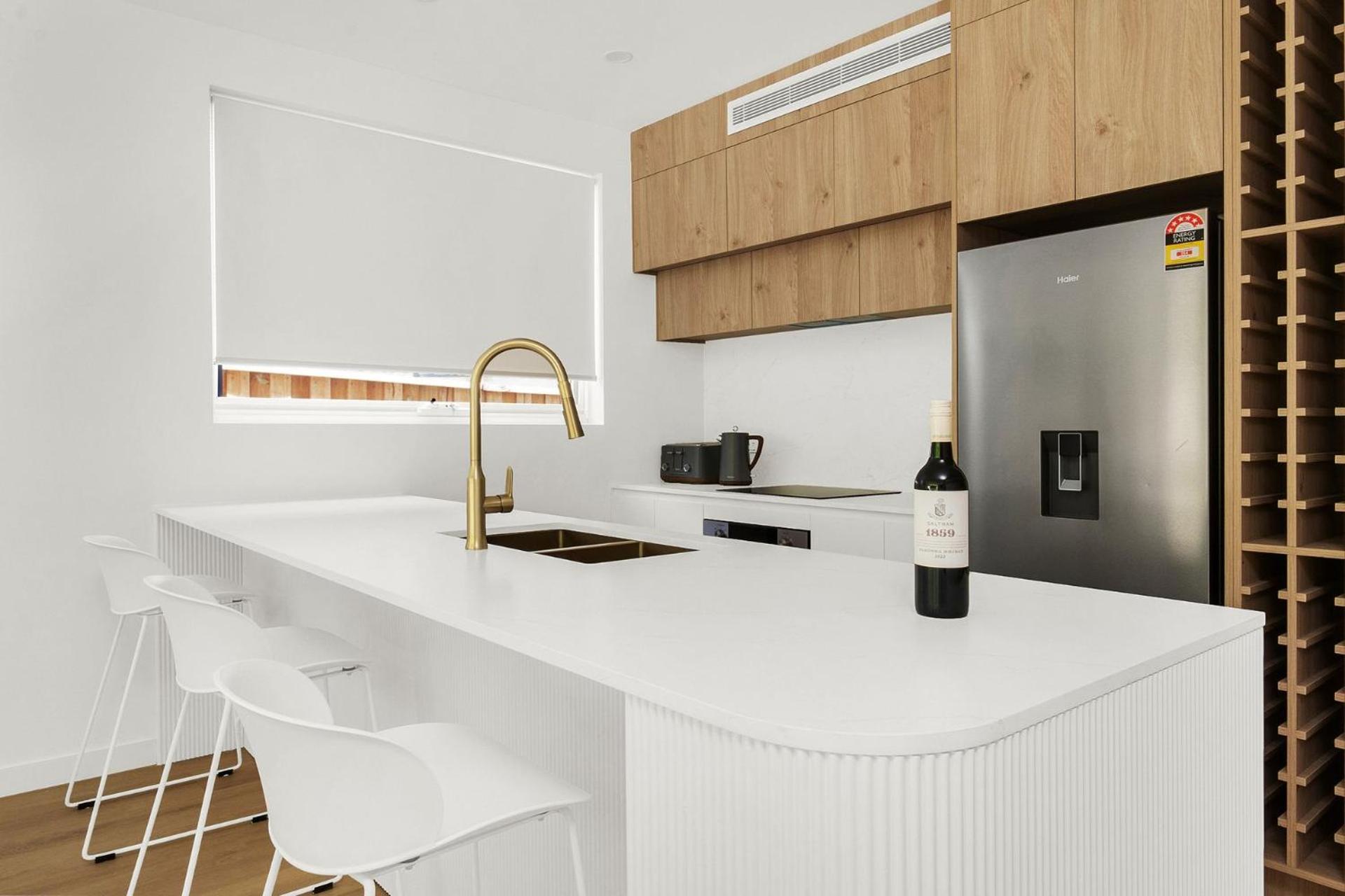 Vinny Beach House for 12 Vincentia