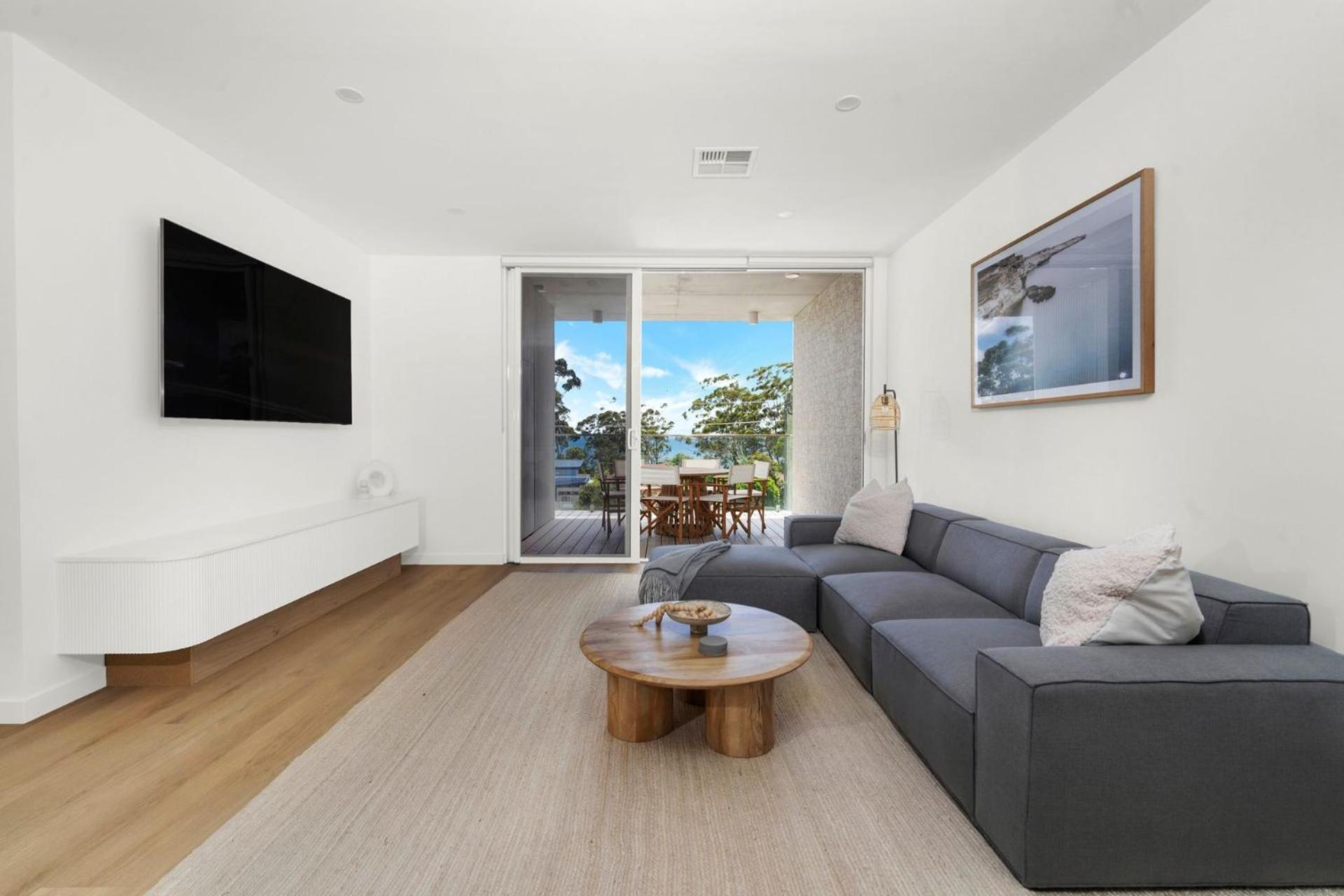 Vinny Beach House for 12 Vincentia