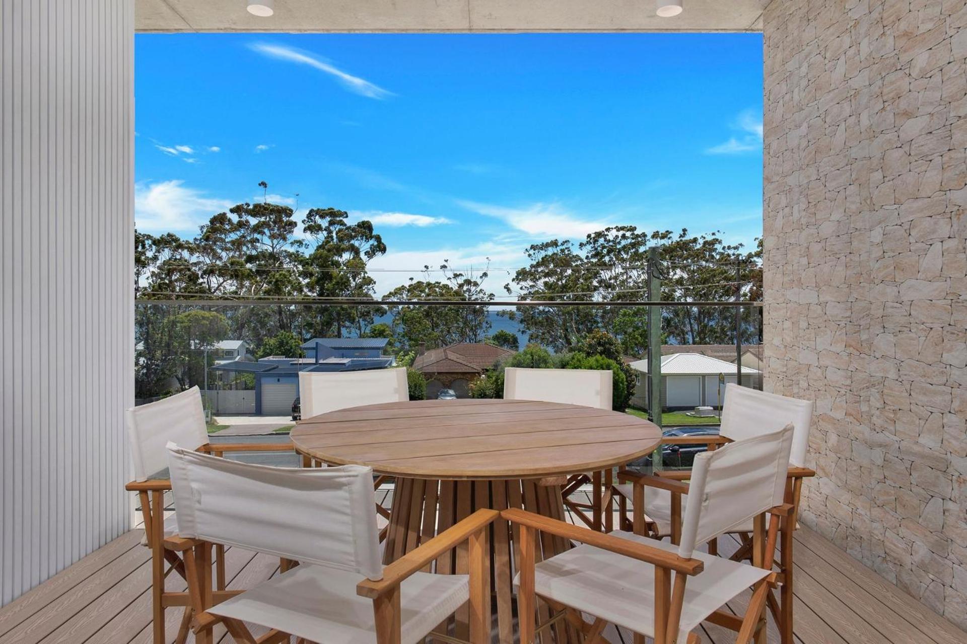 Vinny Beach House for 12 Vincentia