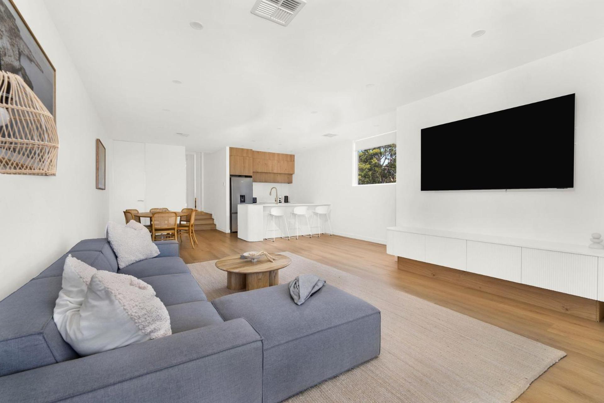 Vinny Beach House for 12 Vincentia