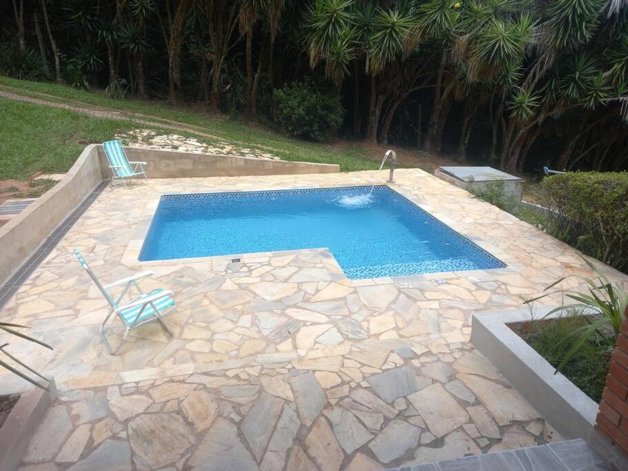 Linda chácara em Ibiuna com lago e piscina