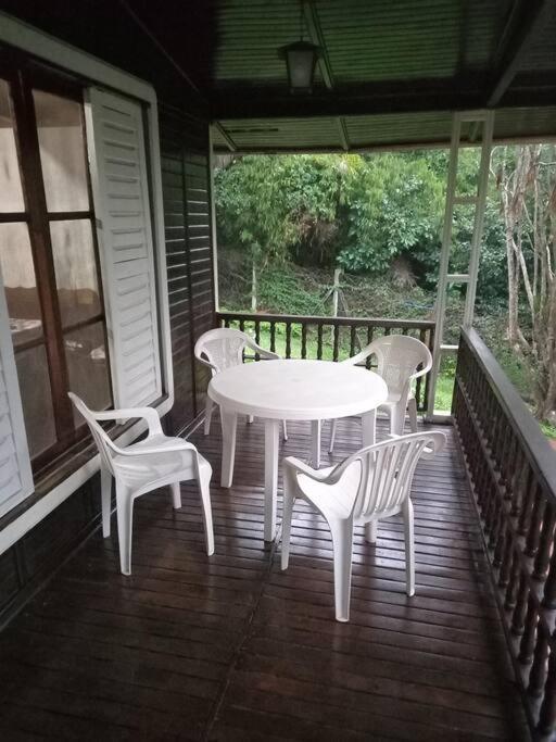 Linda chácara em Ibiuna com lago e piscina