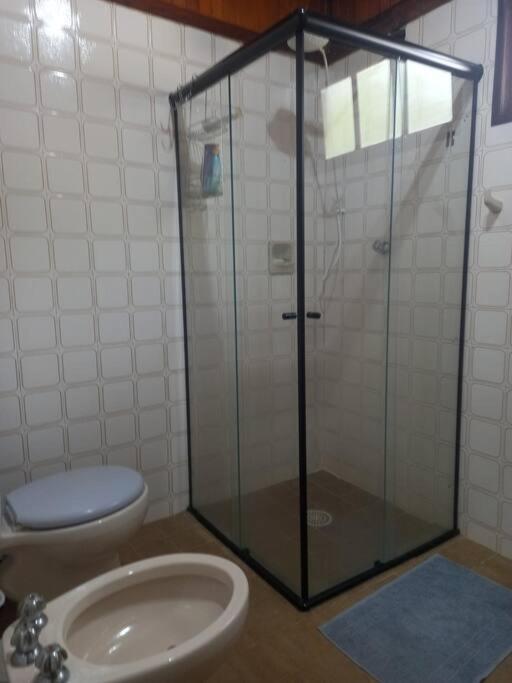 Linda chácara em Ibiuna com lago e piscina