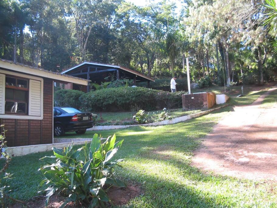 Linda chácara em Ibiuna com lago e piscina