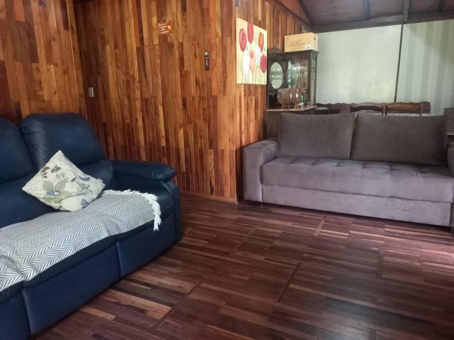 Linda chácara em Ibiuna com lago e piscina