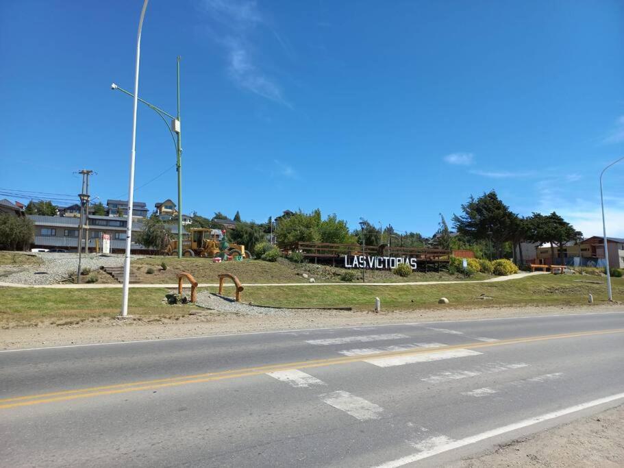 Cabaña cerca del lago y supermercados mayoristas.