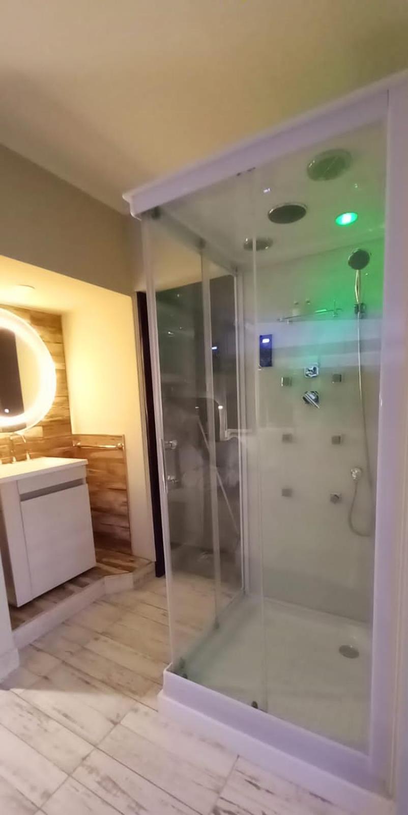 AYRES SUITE