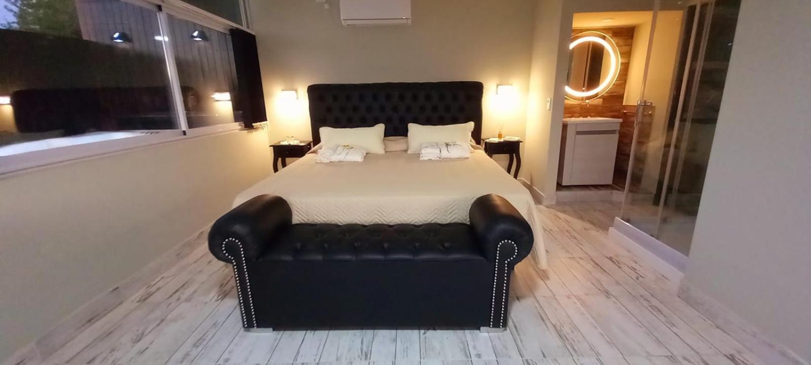 AYRES SUITE