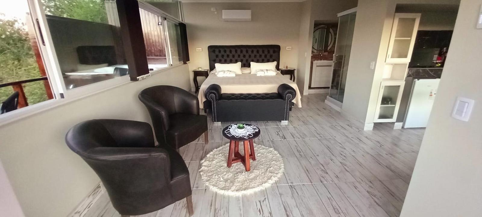 AYRES SUITE