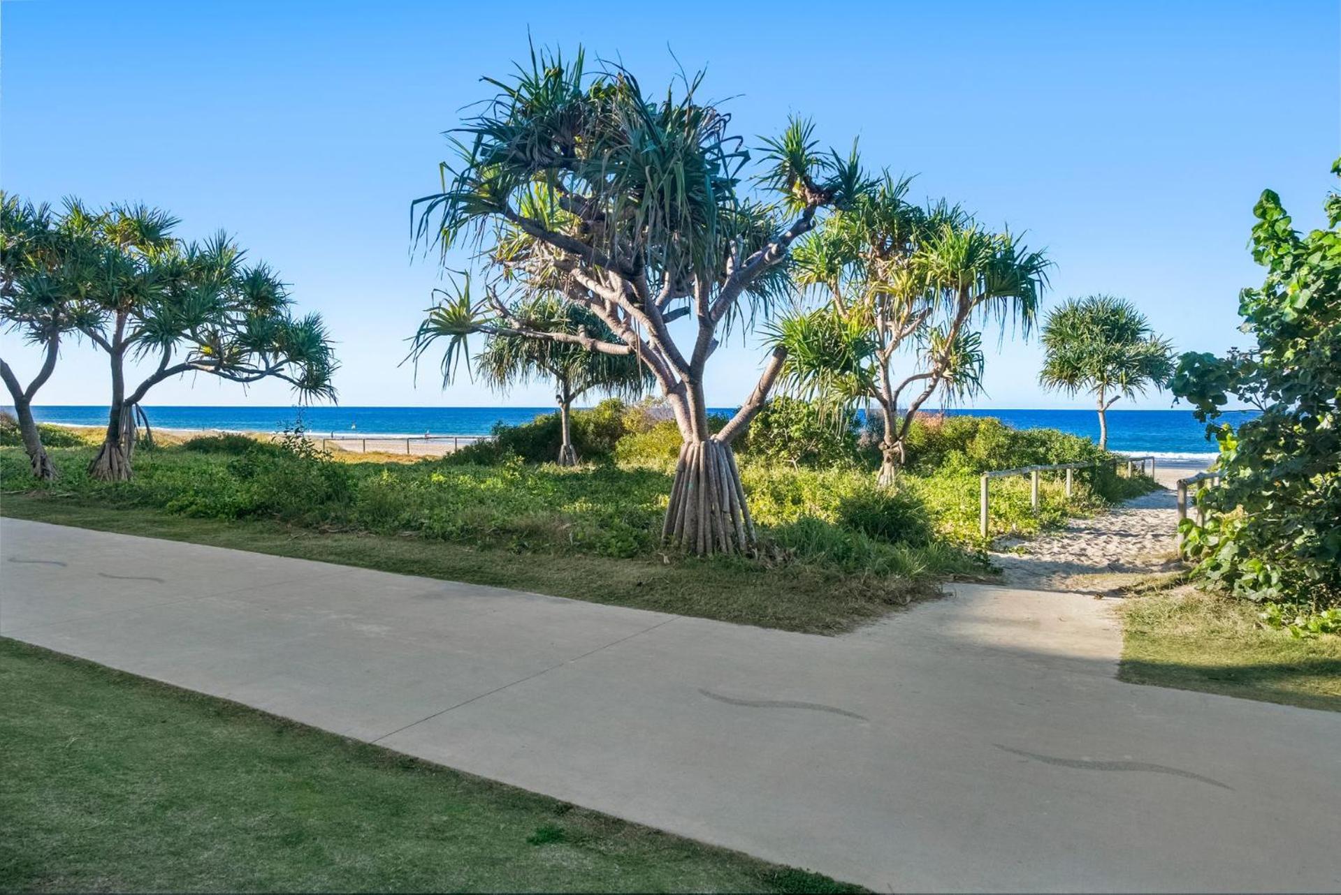 Beachfront Apartment in Palm Beach - CoastHM