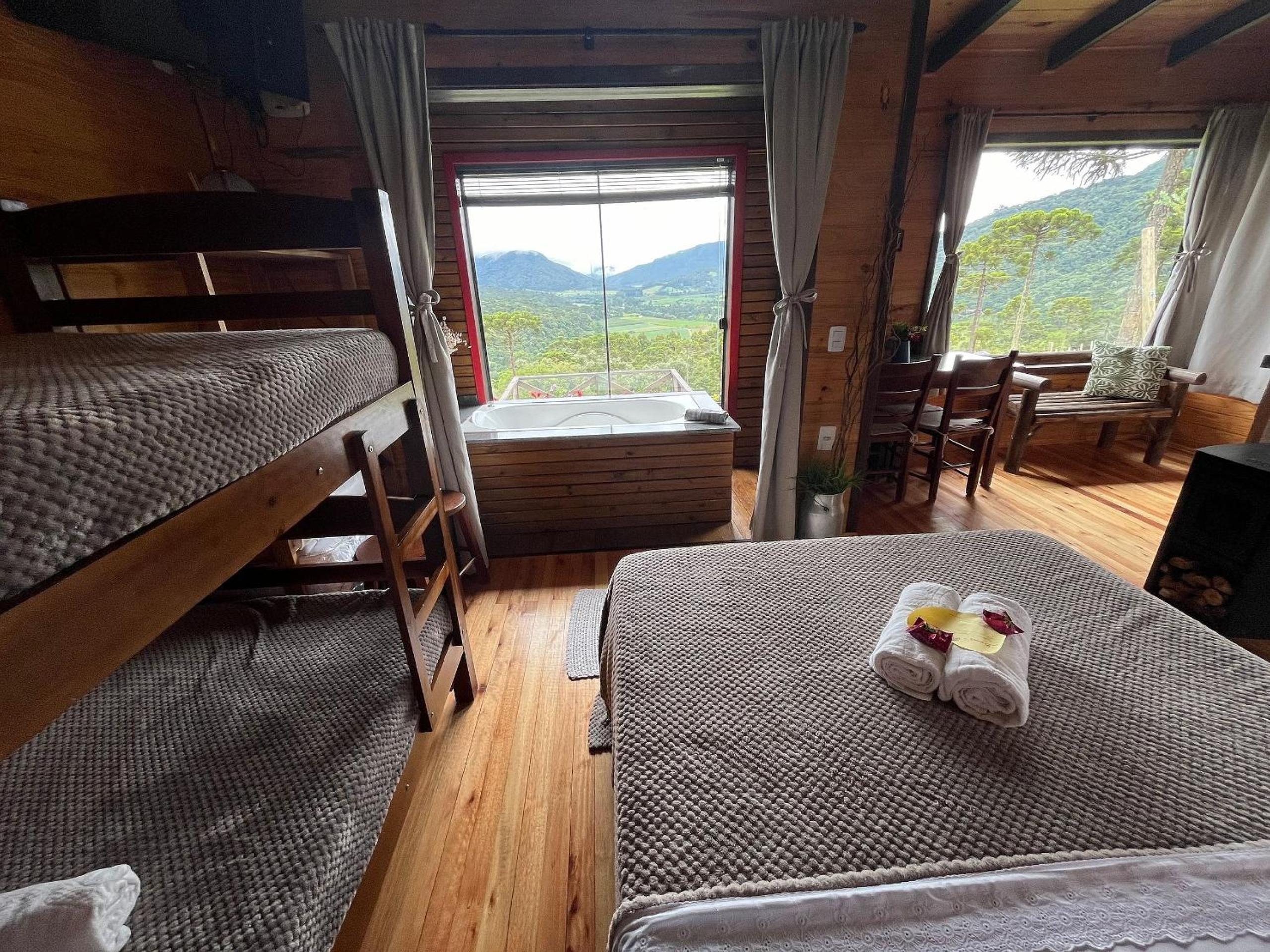 Chalés incríveis com banheira de hidromassagem e vista encantadora