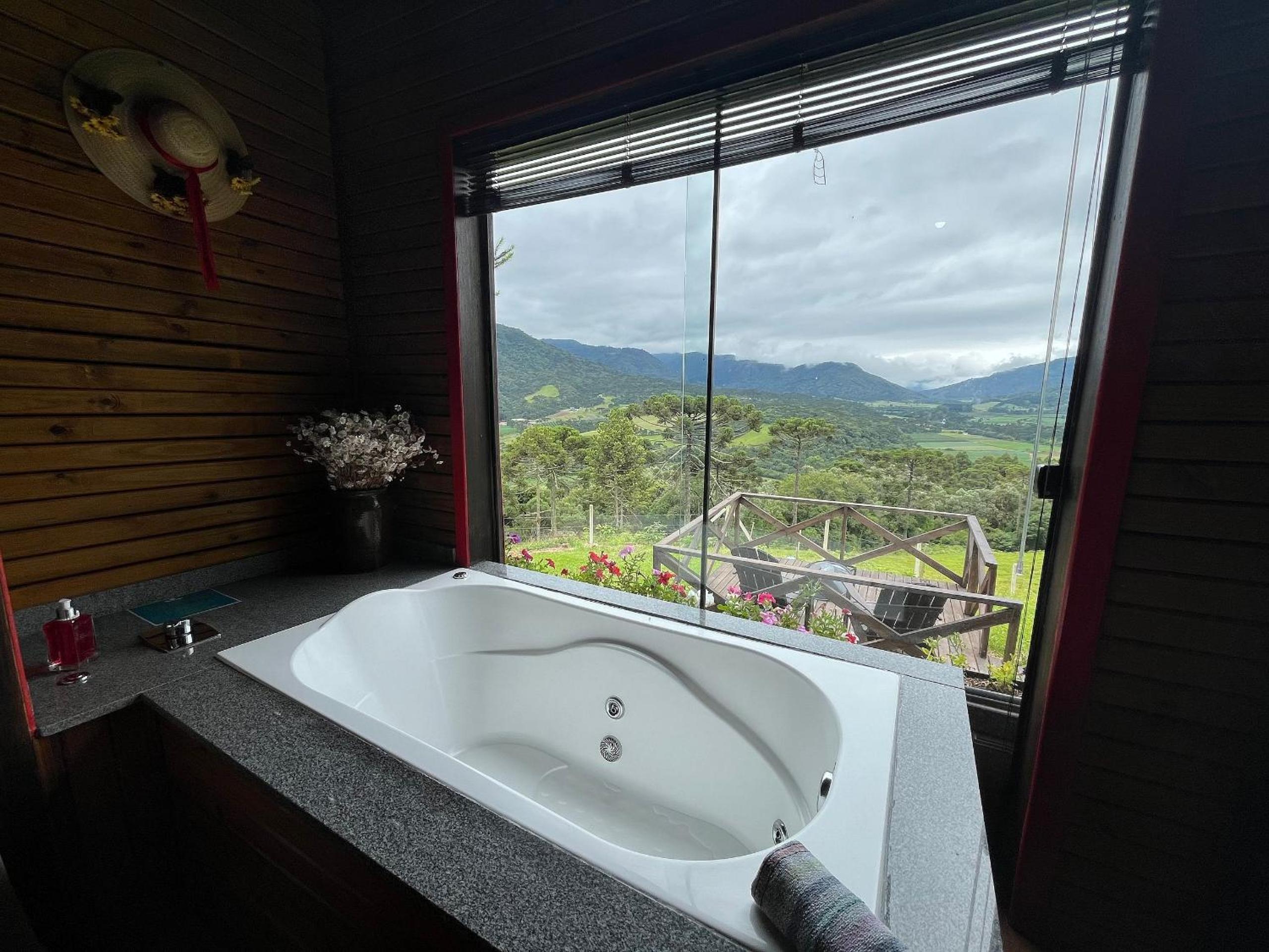 Chalés incríveis com banheira de hidromassagem e vista encantadora