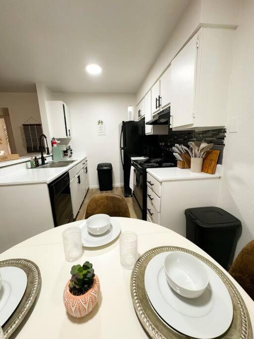Downtown SA Cozy & Central 2 BR Apt view 5