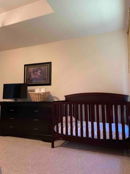 Des Moines Vacations - Suburban Family House - Property Image 2