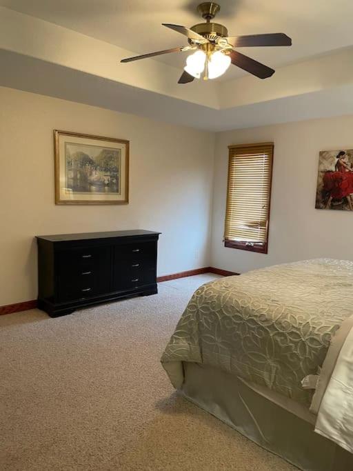 Des Moines Vacations - Suburban Family House - Property Image 3