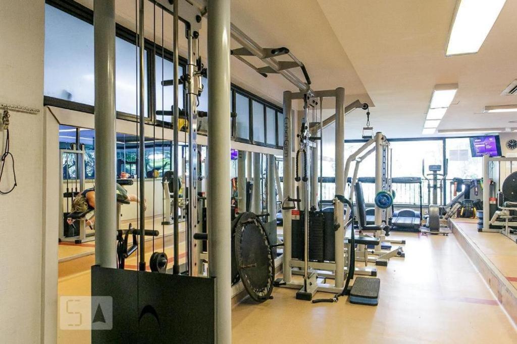 Condo Four Seasons Residence Service