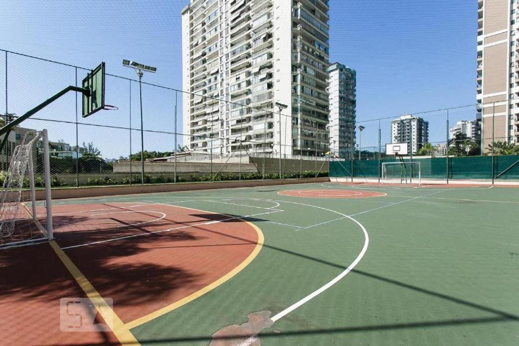 Condo Four Seasons Residence Service