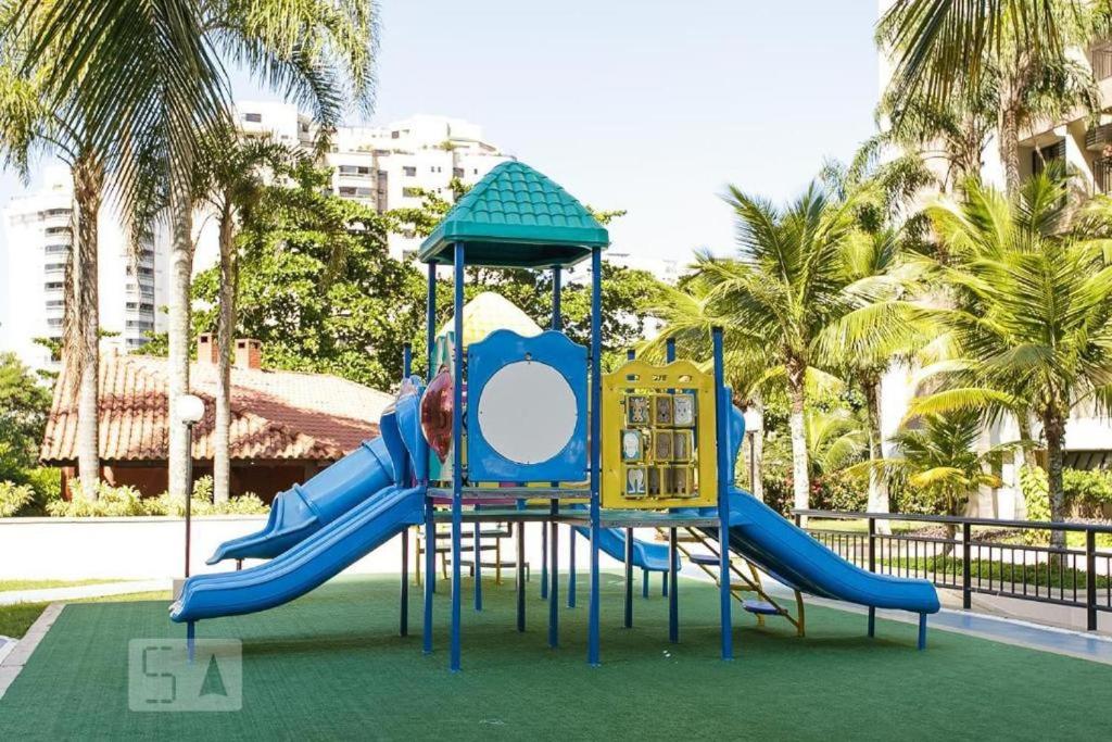 Condo Four Seasons Residence Service
