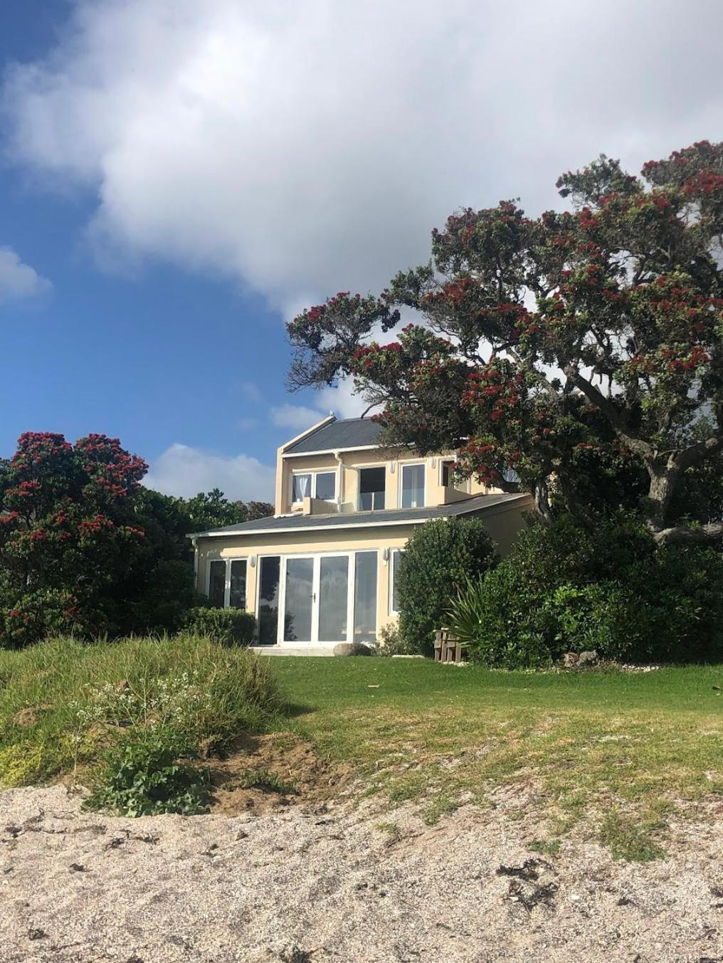 Oakura Bay Absolute Beachfront Holiday Home view 5