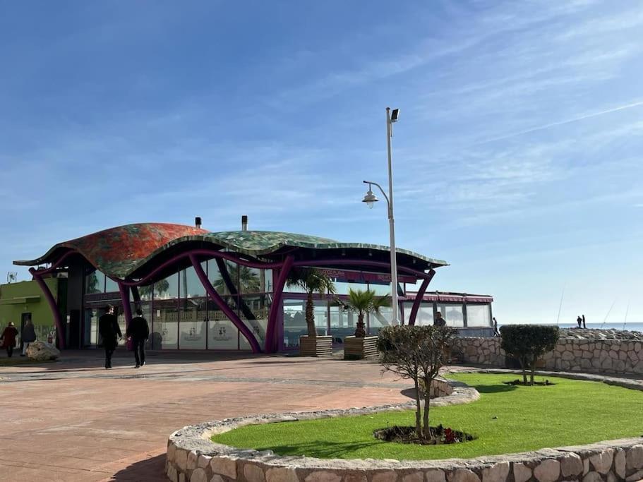 Espectacular apartamento junto al mar, con piscina en Málaga