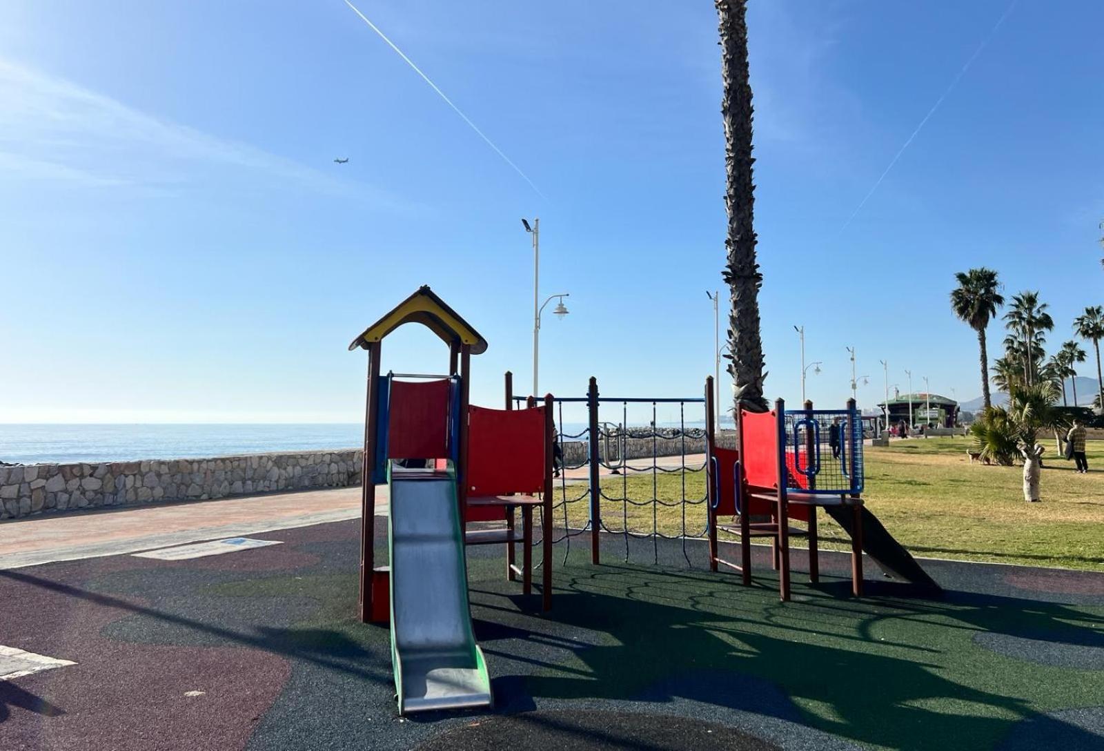 Espectacular apartamento junto al mar, con piscina en Málaga
