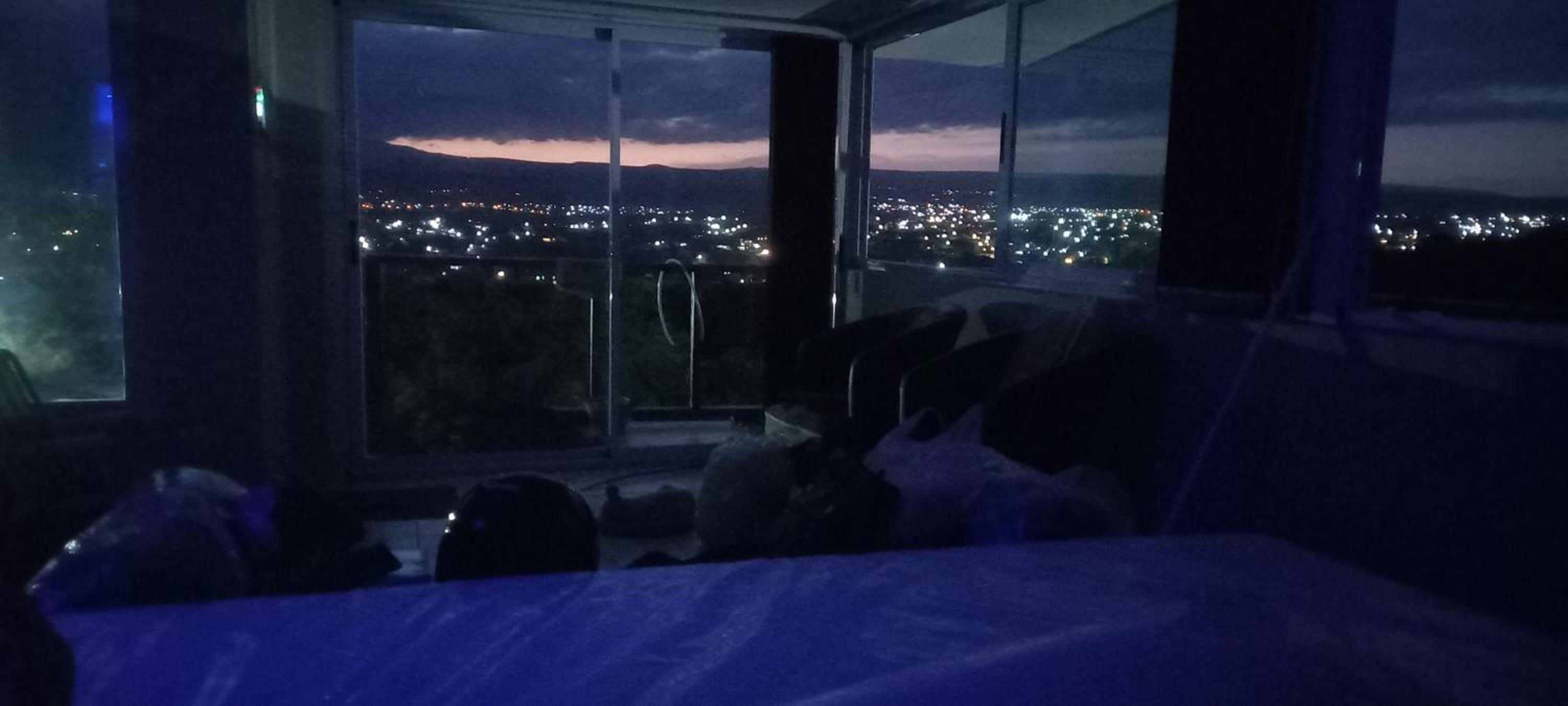 AYRES SUITE