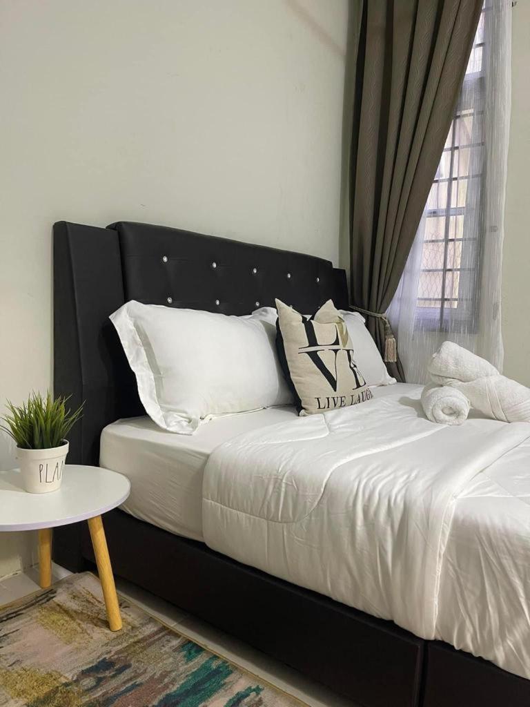 THREE ROOMS WITH WIFI HOMESTAY D’RAZAK IN KUALA TERENGGANU photo 1