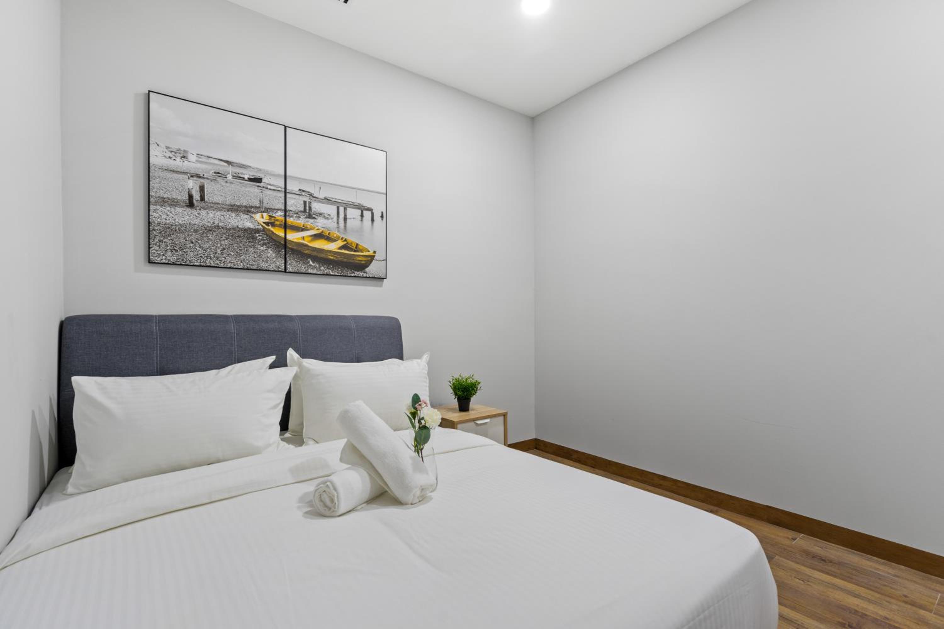Binjai 8 by Plush