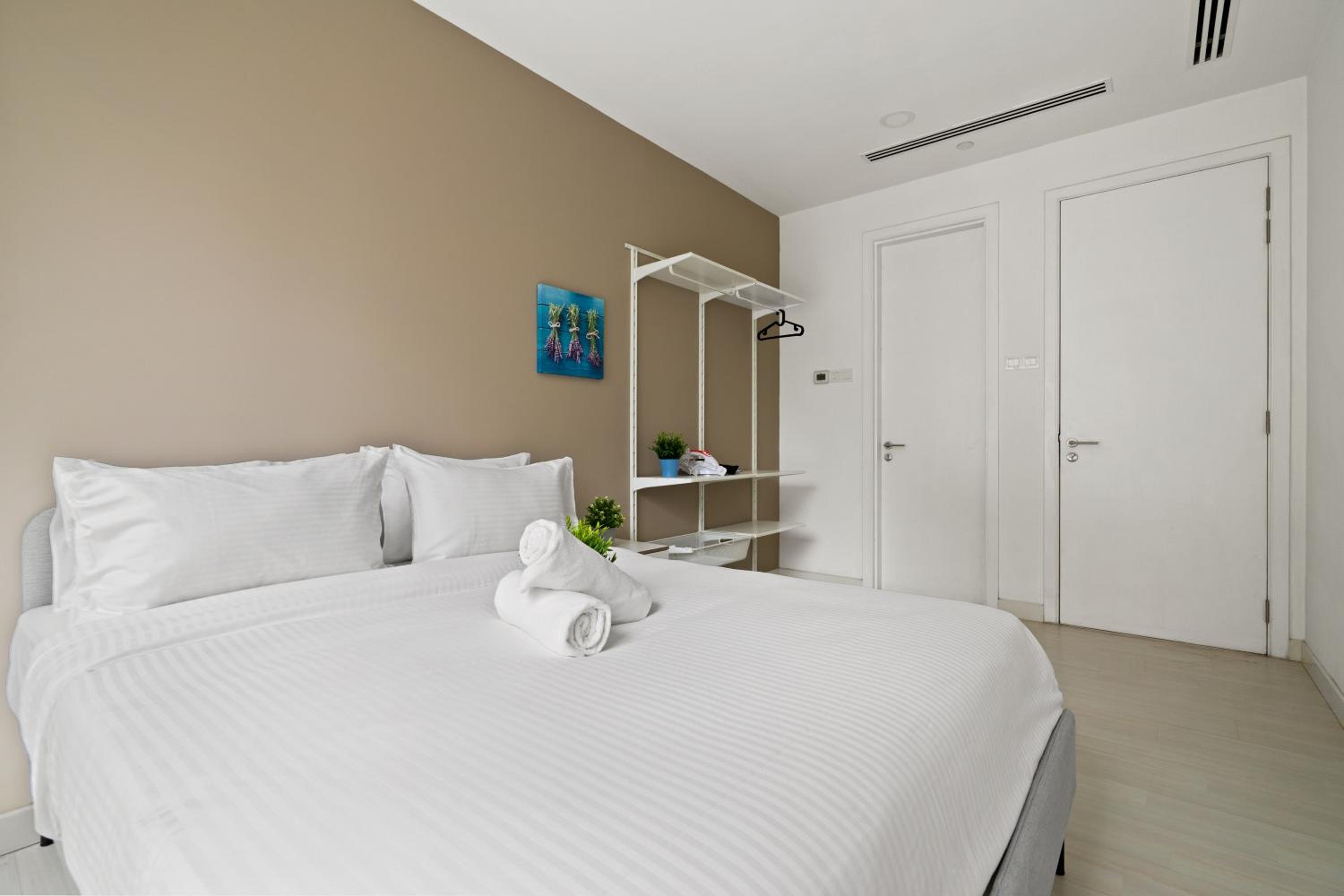 Binjai 8 by Plush