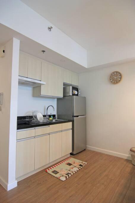 ABREEZA CONDO WITH PARKING AND VERY NEAR THE MALL view 2