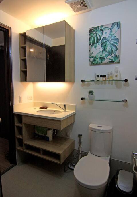 ABREEZA CONDO WITH PARKING AND VERY NEAR THE MALL view 3