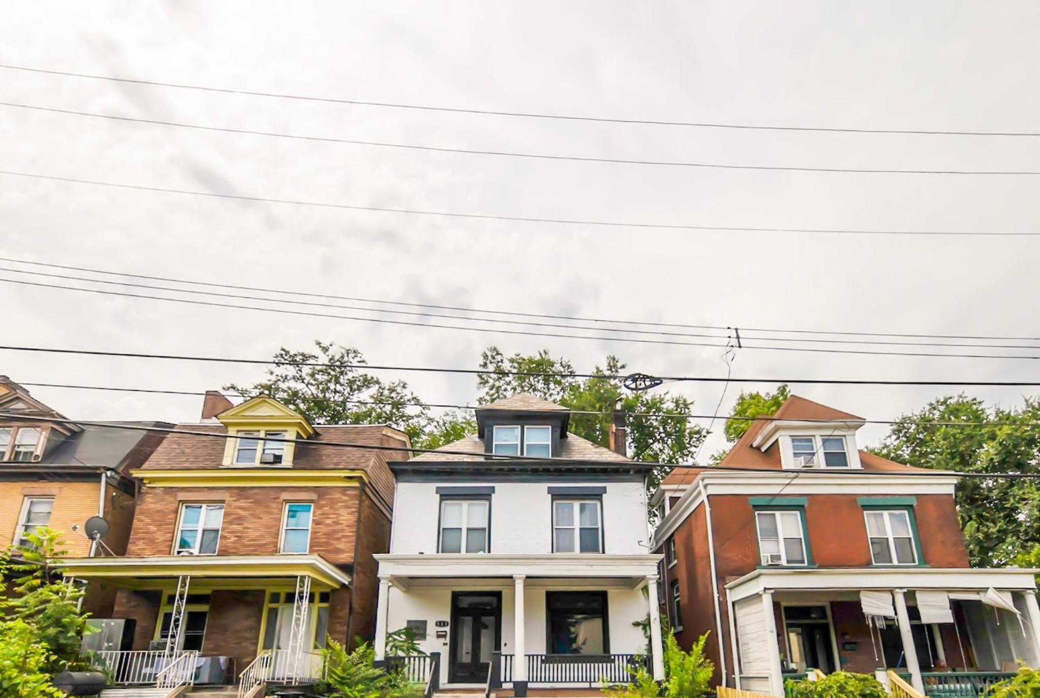 Private 1bdrm Close to Hospitals, Universities and Downtown view 2