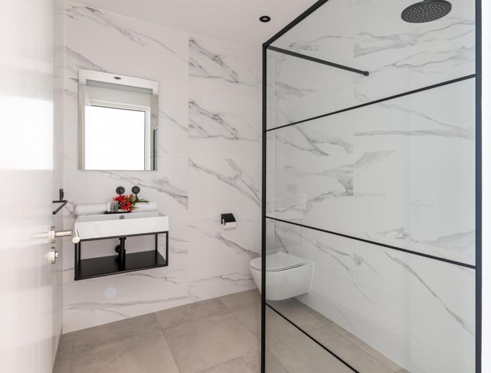 Indigo Suite Curaçao - A Brand New Modern Apartment on a secure resort close to the Beach