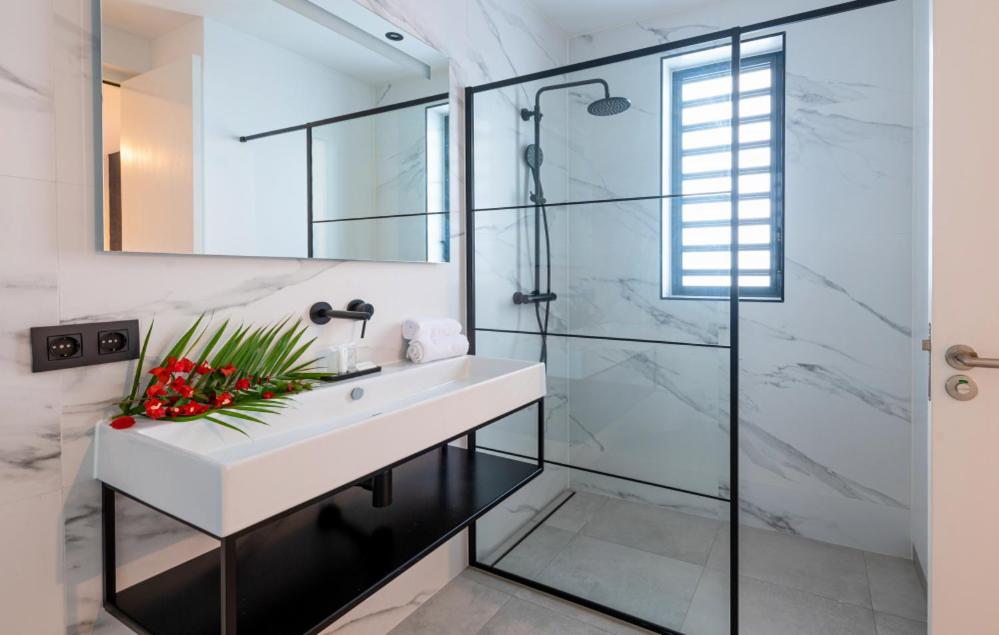 Indigo Suite Curaçao - A Brand New Modern Apartment on a secure resort close to the Beach