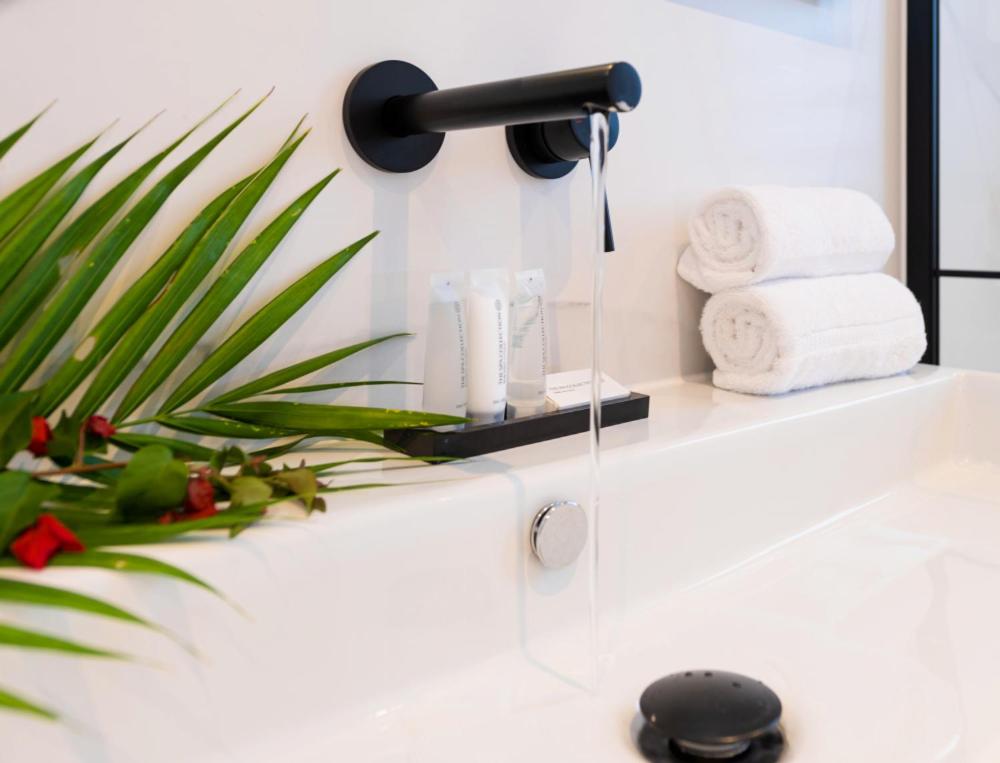 Indigo Suite Curaçao - A Brand New Modern Apartment on a secure resort close to the Beach