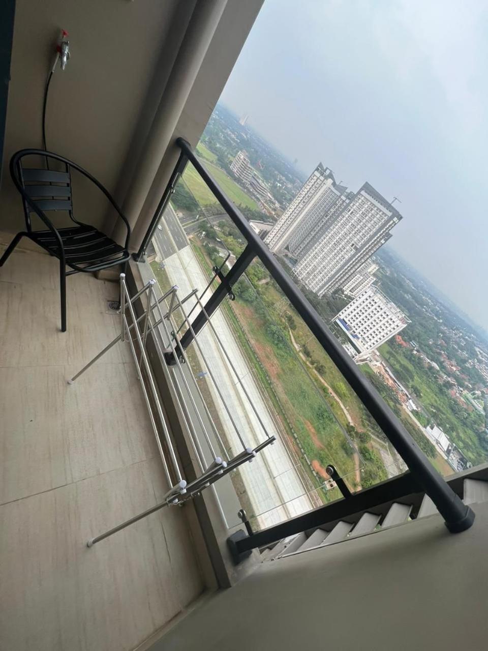 Sky House BSD Studio by Shinzhouz view 2