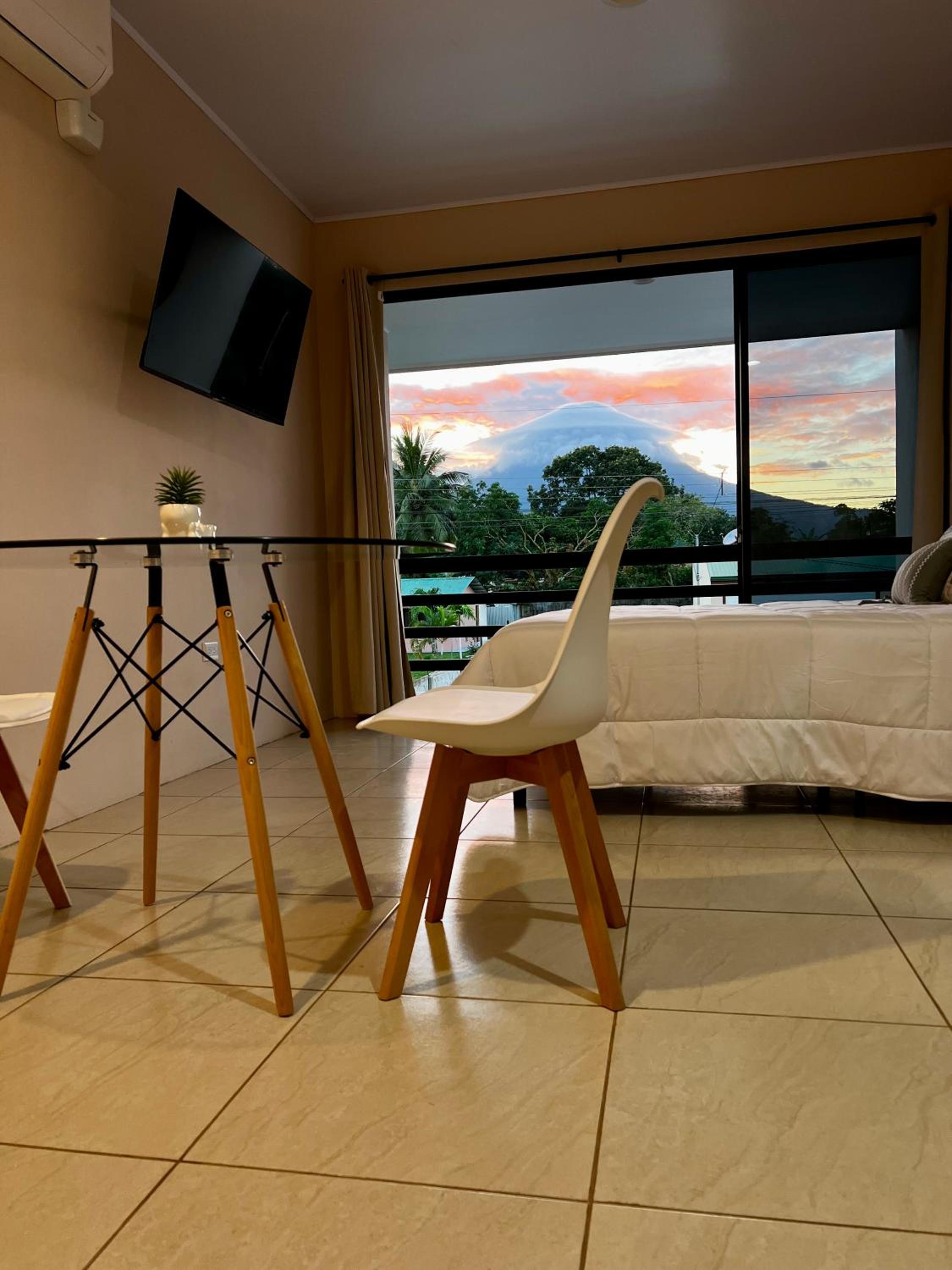 Rooftop and stunning Arenal Volcano views 3 minutes from La Fortuna