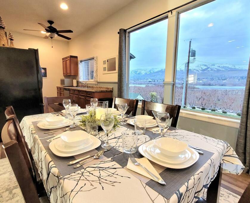 Immaculate Home w/ Mtn and River Views! view 3