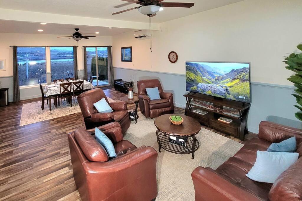Immaculate Home w/ Mtn and River Views! view 5