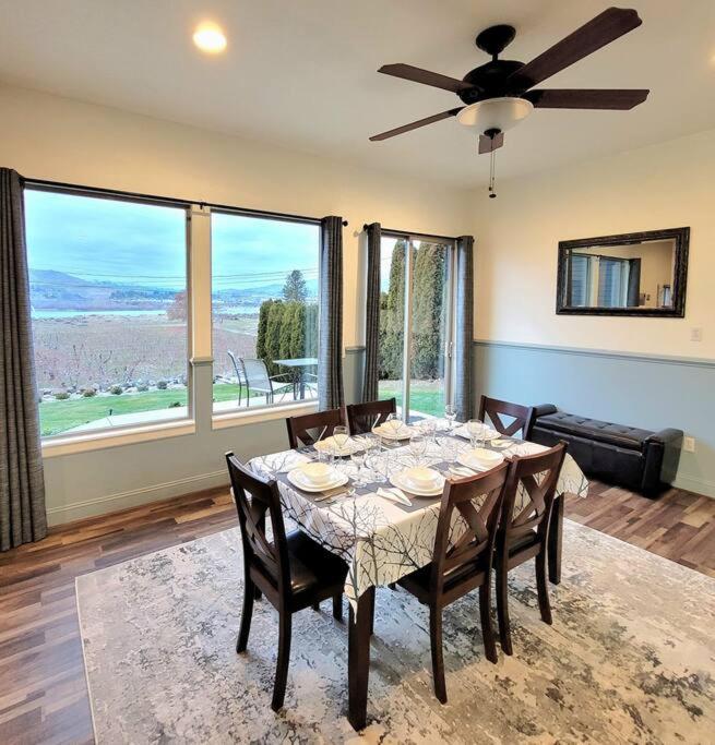 Immaculate Home w/ Mtn and River Views! view 2