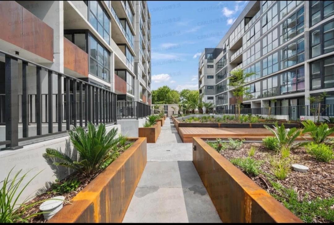 Brand-new 1-Bedroom Apartment at Inner North Suburb