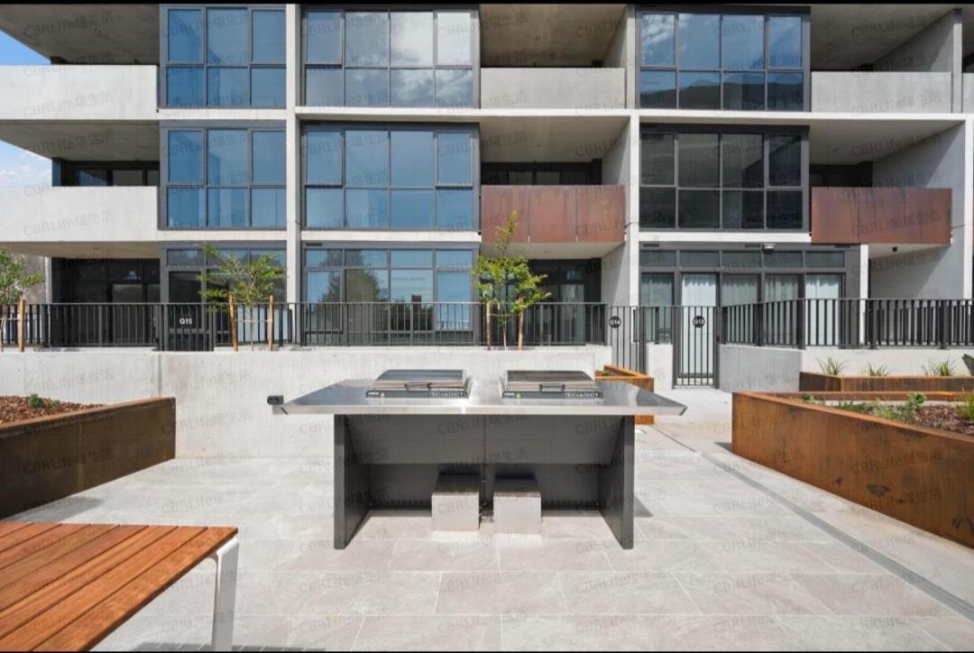 Brand-new 1-Bedroom Apartment at Inner North Suburb