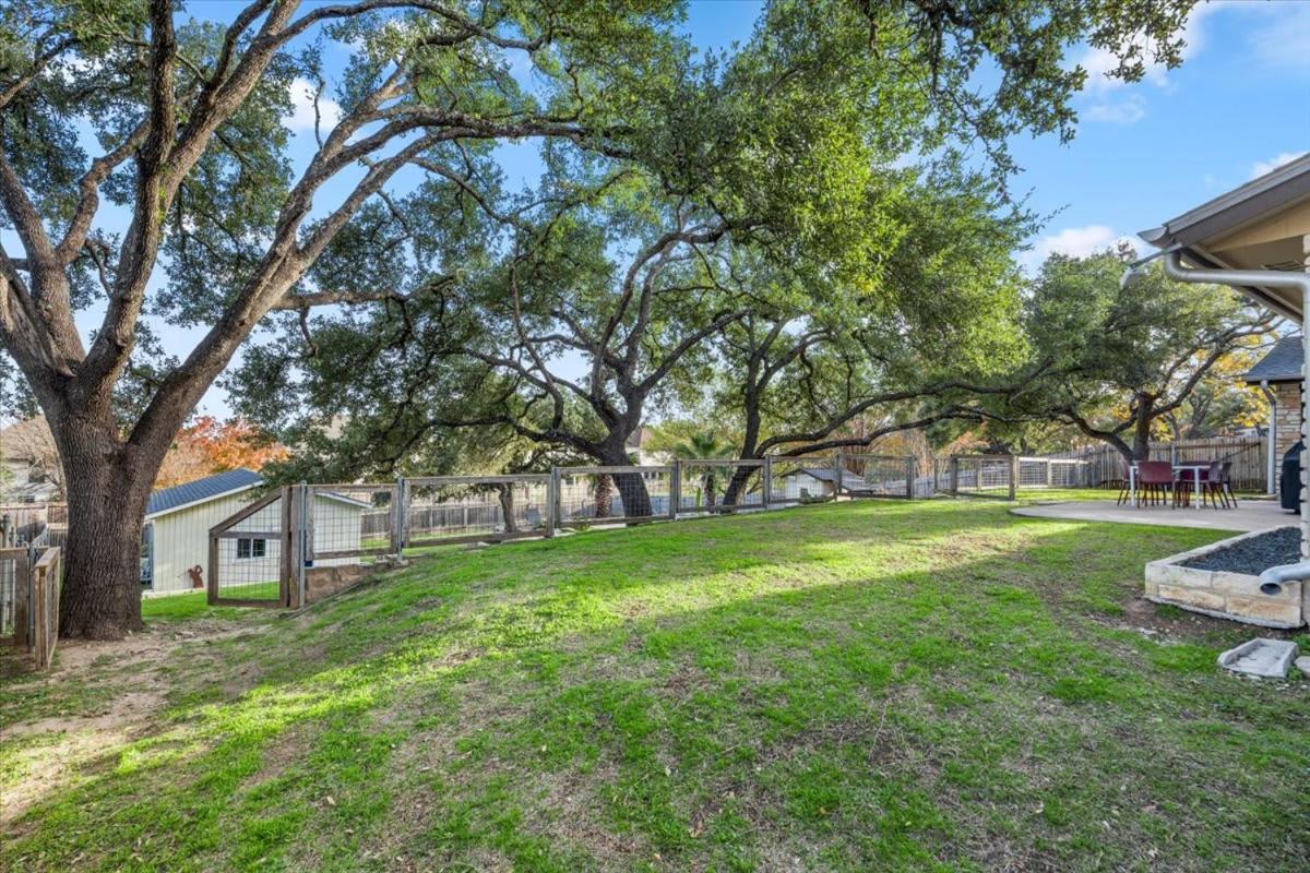 Spacious Retreat W Private Pool & Plenty of Space view 3