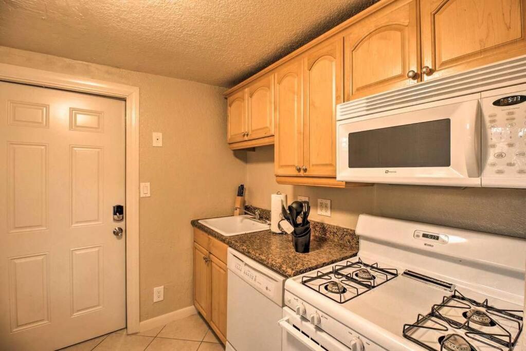 Palm Wave Stays - Central and Cozy Apt view 4
